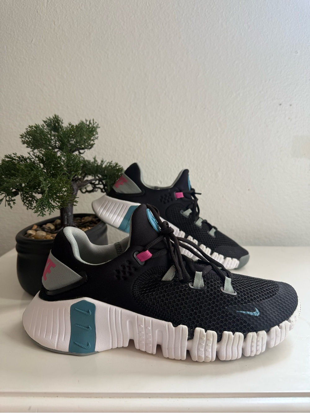 Nike free metcon 4 women size 9 Black Athletic Sneakers with Teal & Pink Accents
